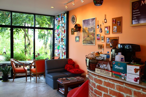 รีโนเวทสวนน้ำท่วม เป็นร้านกาแฟเล็ก ๆ น่ารักสุดชิล รีโนเวทสวนน้ำท่วม เป็นร้านกาแฟเล็ก ๆ น่ารักสุดชิล