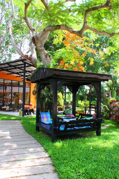 รีโนเวทสวนน้ำท่วม เป็นร้านกาแฟเล็ก ๆ น่ารักสุดชิล รีโนเวทสวนน้ำท่วม เป็นร้านกาแฟเล็ก ๆ น่ารักสุดชิล
