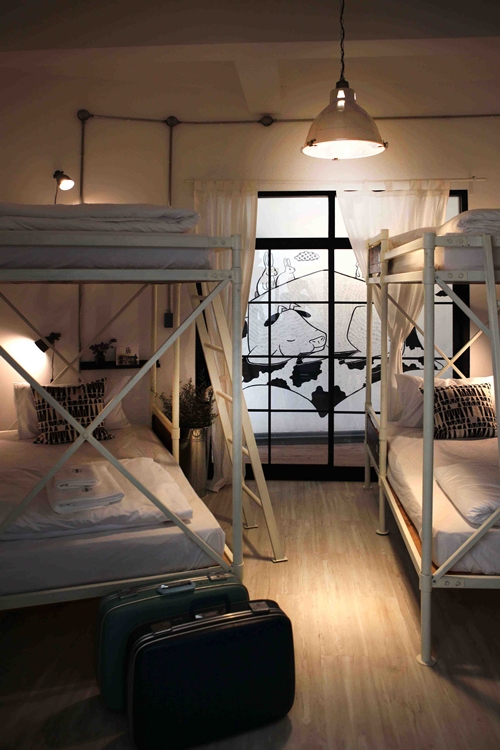 สร้างโฮสเทล เมื่อนักเดินทางอยากสร้างโฮสเทล งานรีโนเวทบ้านเก่าจึงเกิดขึ้น ! สร้างโฮสเทล เมื่อนักเดินทางอยากสร้างโฮสเทล งานรีโนเวทบ้านเก่าจึงเกิดขึ้น !