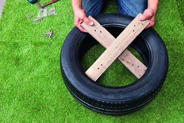 DIY คืนชีพยางรถยนต์เสื่อมสภาพ เป็นเก้าอี้นั่งชิวในสวน DIY คืนชีพยางรถยนต์เสื่อมสภาพ เป็นเก้าอี้นั่งชิวในสวน