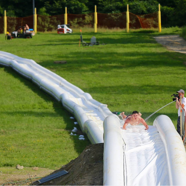 สวนน้ำ Action Park เปิดตัวสไลเดอร์ยาว 2,000 ฟุต ลื่นให้ลืมโลก สวนน้ำ Action Park เปิดตัวสไลเดอร์ยาว 2,000 ฟุต ลื่นให้ลืมโลก