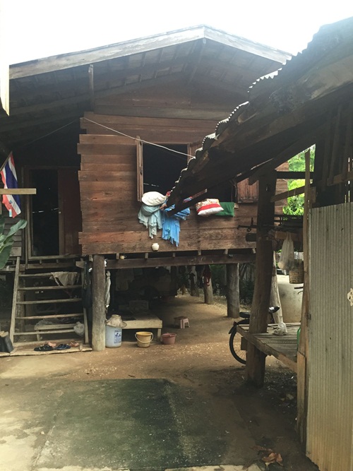 รีโนเวทบ้านไม้เป็นบ้านชั้นเดียว เพื่อพ่อและแม่กับงบแค่ 6 แสนบาท รีโนเวทบ้านไม้เป็นบ้านชั้นเดียว เพื่อพ่อและแม่กับงบแค่ 6 แสนบาท