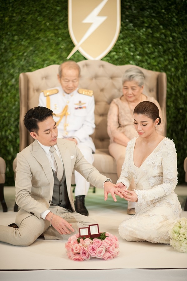 งานแต่งเอมมี่ ไฮโซเจมส์ งานแต่งเอมมี่ ไฮโซเจมส์