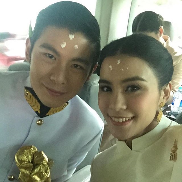 มัดหมี่ พิมดาว เข้ารับพระราชทานน้ำสังข์ มัดหมี่ พิมดาว เข้ารับพระราชทานน้ำสังข์