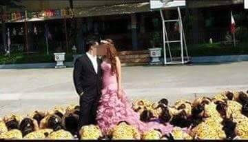 ลูกผู้อำนวยการถ่ายพรีเวดดิ้งให้นักเรียนมาก้มกราบ ลูกผู้อำนวยการถ่ายพรีเวดดิ้งให้นักเรียนมาก้มกราบ