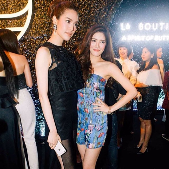 15 พี่น้องดาราหน้าตาดียกบ้าน สวยหล่อดูดี งานนี้มีเกิด ! 15 พี่น้องดาราหน้าตาดียกบ้าน สวยหล่อดูดี งานนี้มีเกิด !