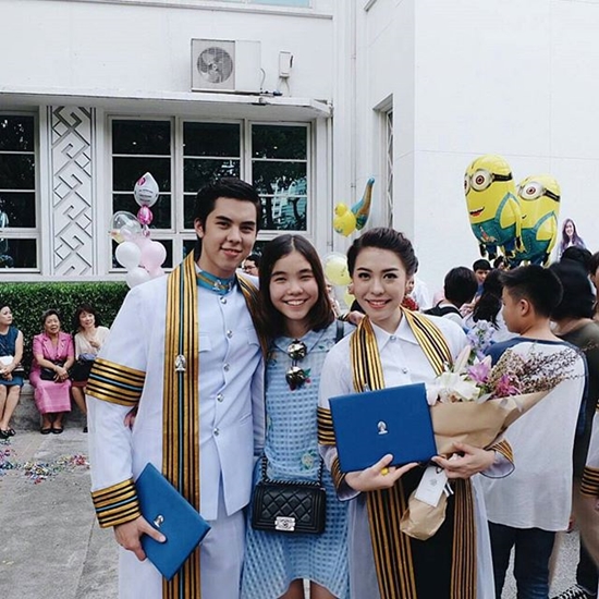 15 พี่น้องดาราหน้าตาดียกบ้าน สวยหล่อดูดี งานนี้มีเกิด ! 15 พี่น้องดาราหน้าตาดียกบ้าน สวยหล่อดูดี งานนี้มีเกิด !