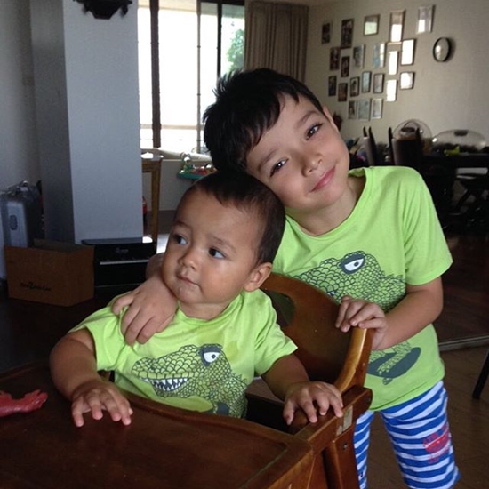 10 พี่น้องทายาทคนบันเทิง 10 พี่น้องทายาทคนบันเทิง