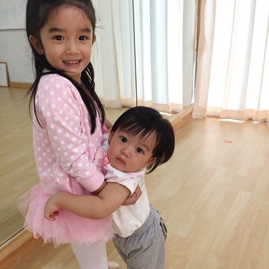 10 พี่น้องทายาทคนบันเทิง 10 พี่น้องทายาทคนบันเทิง