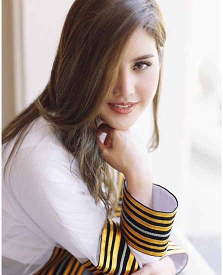 15 พี่น้องดาราหน้าตาดียกบ้าน สวยหล่อดูดี งานนี้มีเกิด ! 15 พี่น้องดาราหน้าตาดียกบ้าน สวยหล่อดูดี งานนี้มีเกิด !