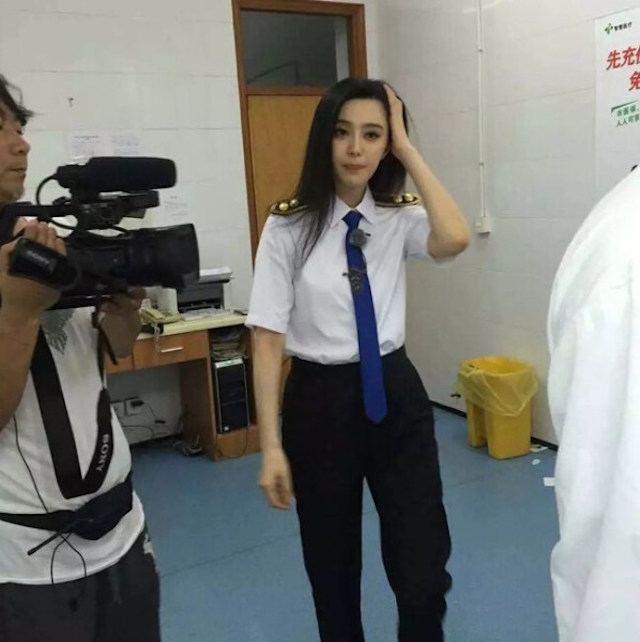 ฟ่าน ปิงปิง นางฟ้าตัวจริง ช่วยเด็กถูกรถชนส่งโรงพยาบาล ฟ่าน ปิงปิง นางฟ้าตัวจริง ช่วยเด็กถูกรถชนส่งโรงพยาบาล