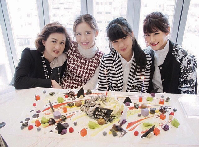 ฟิญ น้องสาว เฟย์ ร้องเพลงไว้อาลัย สิงห์ Sqweez Animal ฟิญ น้องสาว เฟย์ ร้องเพลงไว้อาลัย สิงห์ Sqweez Animal