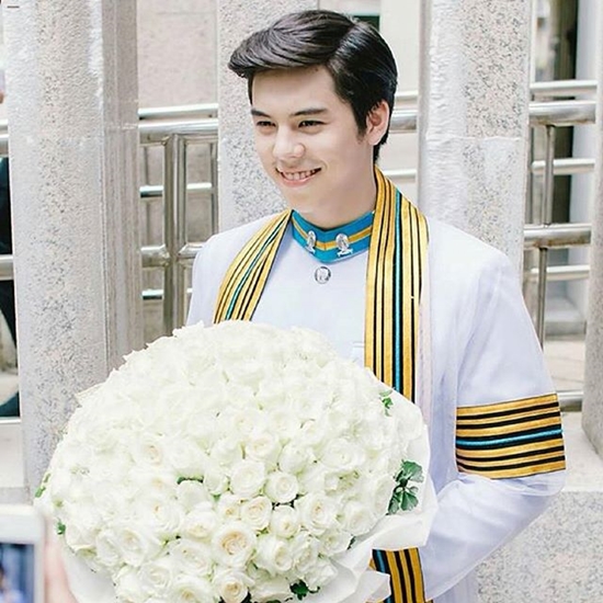 ดารารับปริญญาจุฬา ดารารับปริญญาจุฬา