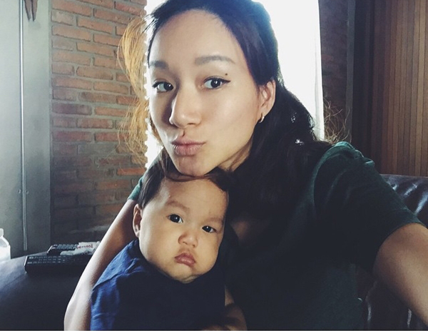 ภาพความน่ารัก.. น้องตน กับคุณแม่ฝาแฝด พลอย-เพชร อบอุ่นกันสุด ๆ ภาพความน่ารัก.. น้องตน กับคุณแม่ฝาแฝด พลอย-เพชร อบอุ่นกันสุด ๆ