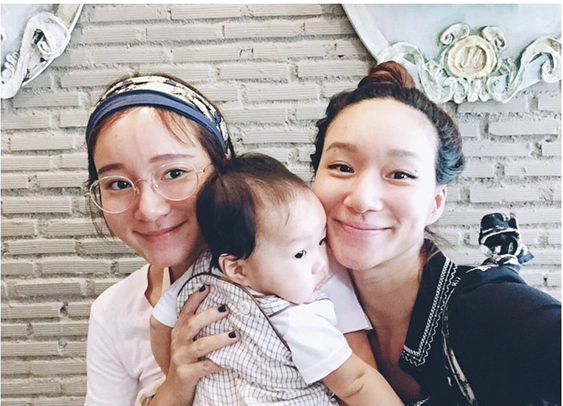 ภาพความน่ารัก.. น้องตน กับคุณแม่ฝาแฝด พลอย-เพชร อบอุ่นกันสุด ๆ ภาพความน่ารัก.. น้องตน กับคุณแม่ฝาแฝด พลอย-เพชร อบอุ่นกันสุด ๆ