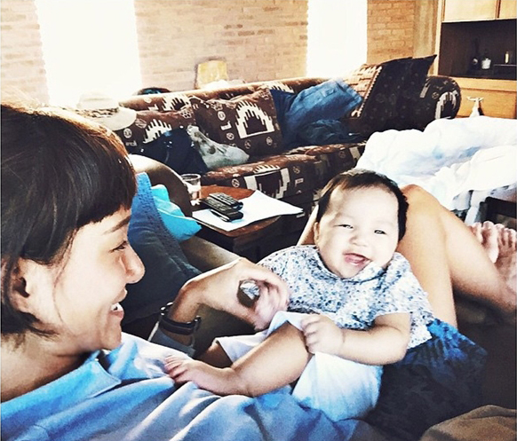 ภาพความน่ารัก.. น้องตน กับคุณแม่ฝาแฝด พลอย-เพชร อบอุ่นกันสุด ๆ ภาพความน่ารัก.. น้องตน กับคุณแม่ฝาแฝด พลอย-เพชร อบอุ่นกันสุด ๆ