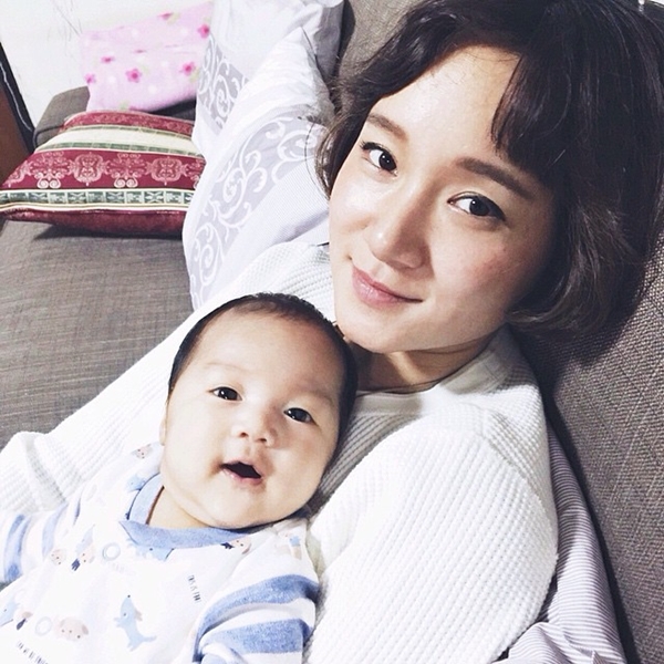 ภาพความน่ารัก.. น้องตน กับคุณแม่ฝาแฝด พลอย-เพชร อบอุ่นกันสุด ๆ ภาพความน่ารัก.. น้องตน กับคุณแม่ฝาแฝด พลอย-เพชร อบอุ่นกันสุด ๆ