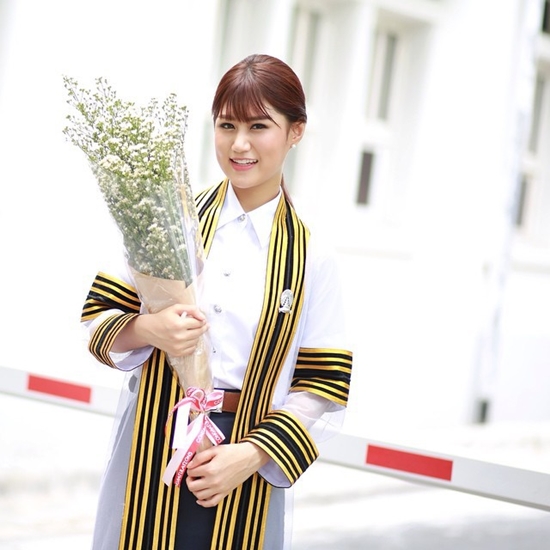 ดารารับปริญญา ดารารับปริญญา