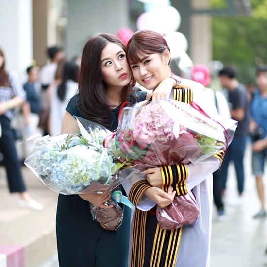 ดารารับปริญญา ดารารับปริญญา