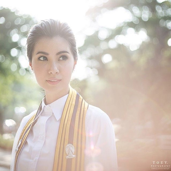 ดารารับปริญญา ดารารับปริญญา