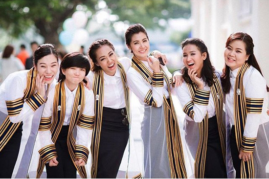 ดารารับปริญญา ดารารับปริญญา