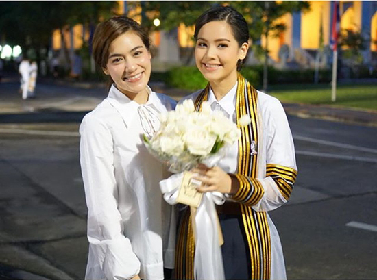 ดารารับปริญญาจุฬา ดารารับปริญญาจุฬา