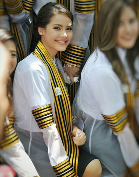 ญาญ่า อุรัสยา ในชุดครุยรับปริญญา ญาญ่า อุรัสยา ในชุดครุยรับปริญญา