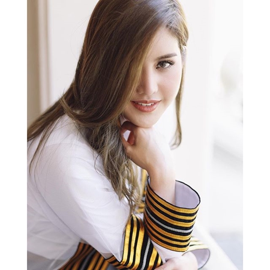 ดารารับปริญญา ดารารับปริญญา