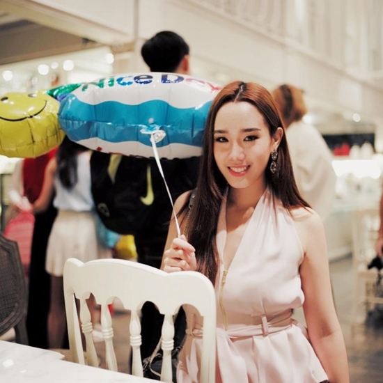 เนย อริสรา สาวสวยวัยใส ชาวเน็ตฟันธงคนนี้ตัวจริงของ แทค ภรัณยู เนย อริสรา สาวสวยวัยใส ชาวเน็ตฟันธงคนนี้ตัวจริงของ แทค ภรัณยู