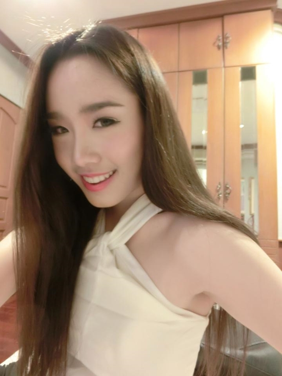 เนย อริสรา สาวสวยวัยใส ชาวเน็ตฟันธงคนนี้ตัวจริงของ แทค ภรัณยู เนย อริสรา สาวสวยวัยใส ชาวเน็ตฟันธงคนนี้ตัวจริงของ แทค ภรัณยู