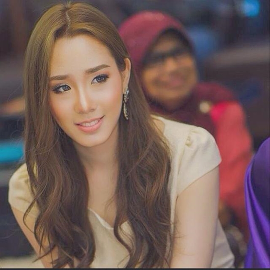 เนย อริสรา สาวสวยวัยใส ชาวเน็ตฟันธงคนนี้ตัวจริงของ แทค ภรัณยู เนย อริสรา สาวสวยวัยใส ชาวเน็ตฟันธงคนนี้ตัวจริงของ แทค ภรัณยู