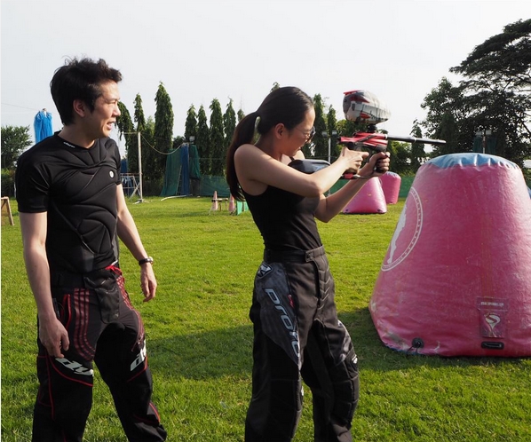 อั้ม ควง แอมป์ เล่นเพ้นท์บอล อั้ม ควง แอมป์ เล่นเพ้นท์บอล