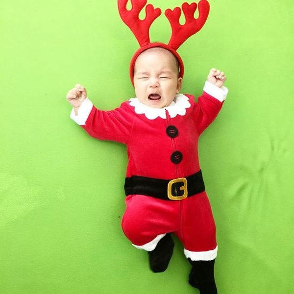 ลูกดาราในชุดซานต้า แซนตี้ ลูกดาราในชุดซานต้า แซนตี้