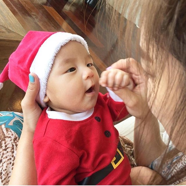 ลูกดาราในชุดซานต้า แซนตี้ ลูกดาราในชุดซานต้า แซนตี้