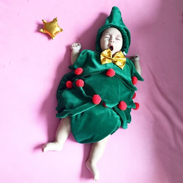 ลูกดาราในชุดซานต้า แซนตี้ ลูกดาราในชุดซานต้า แซนตี้