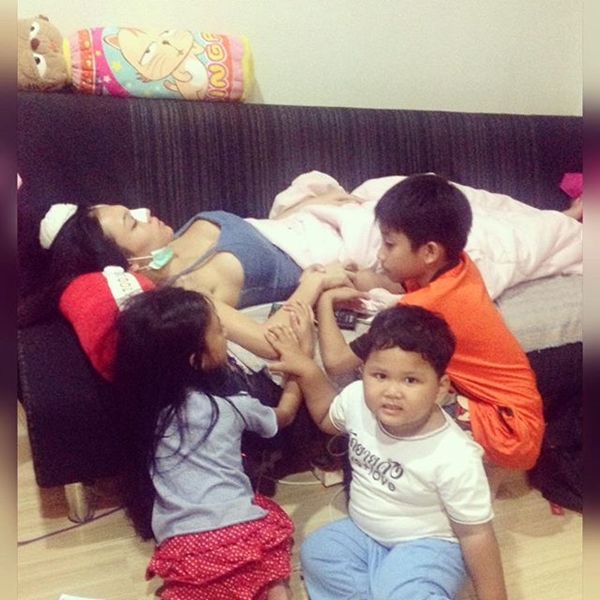 เอมมี่ อมลวรรณ เอมมี่ อมลวรรณ