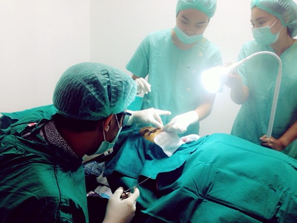 เอมมี่ อมลวรรณ เอมมี่ อมลวรรณ