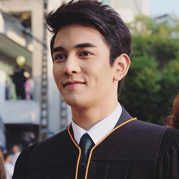 งานรับปริญญา กัน นภัทร งานรับปริญญา กัน นภัทร