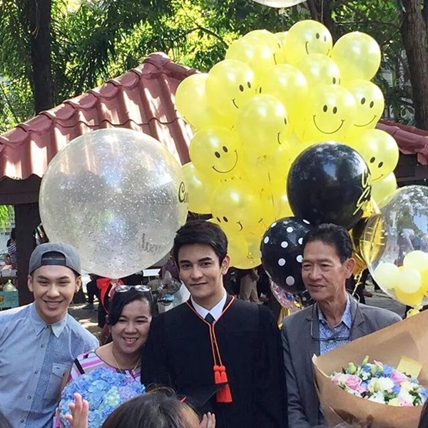 งานรับปริญญา กัน นภัทร งานรับปริญญา กัน นภัทร