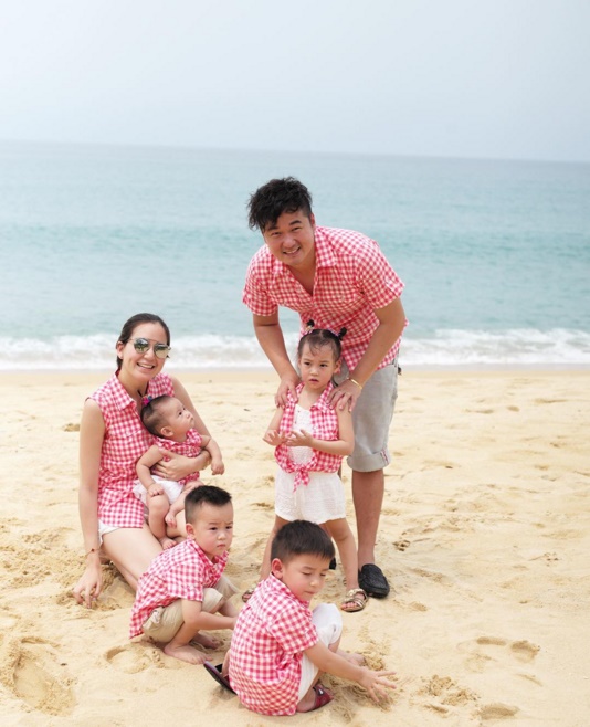 พลอยชิดจันทร์ ครอบครัว พลอยชิดจันทร์ ครอบครัว