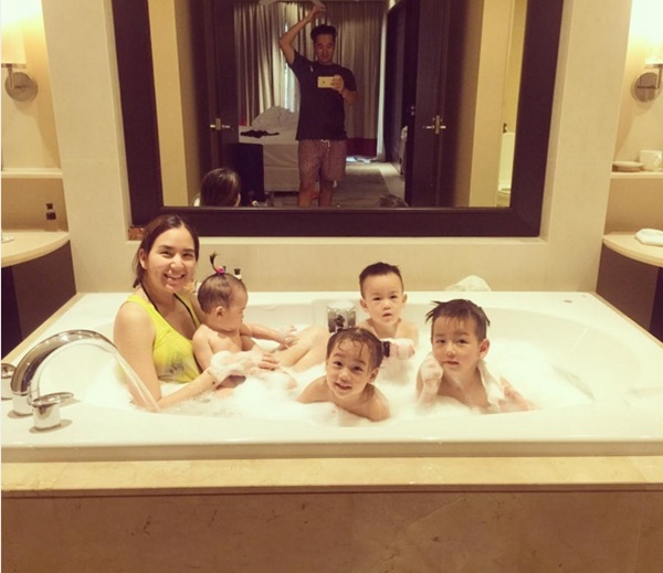 พลอยชิดจันทร์ ครอบครัว พลอยชิดจันทร์ ครอบครัว