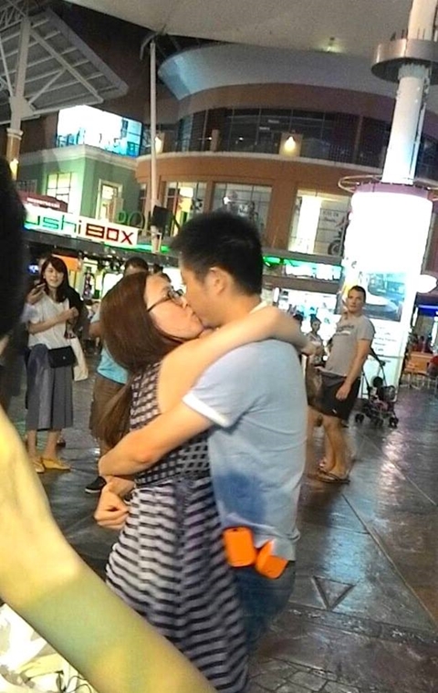 เซอร์ไพรส์สุด ๆ หนุ่มใส่ชุดเบย์แม็กซ์ ขอสาวแต่งงานกลางห้างดังภูเก็ต เซอร์ไพรส์สุด ๆ หนุ่มใส่ชุดเบย์แม็กซ์ ขอสาวแต่งงานกลางห้างดังภูเก็ต