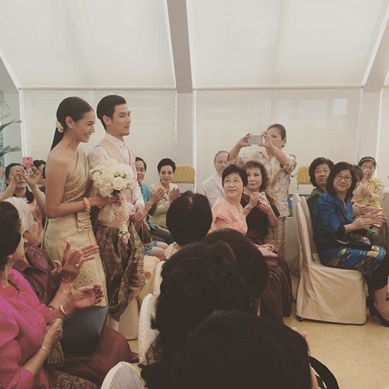 นุ่น ท็อป ควงคู่แต่งงานแบบ ECO ชื่นมื่น-รักษ์โลก หลังปลูกต้นรักกว่า 8 ปี นุ่น ท็อป ควงคู่แต่งงานแบบ ECO ชื่นมื่น-รักษ์โลก หลังปลูกต้นรักกว่า 8 ปี