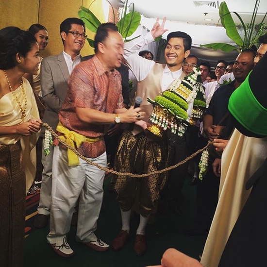 นุ่น ท็อป ควงคู่แต่งงานแบบ ECO ชื่นมื่น-รักษ์โลก หลังปลูกต้นรักกว่า 8 ปี นุ่น ท็อป ควงคู่แต่งงานแบบ ECO ชื่นมื่น-รักษ์โลก หลังปลูกต้นรักกว่า 8 ปี