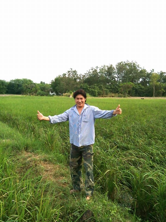 เชษฐ์ สไมล์บัฟฟาโล่ หันหลังให้วงการ ใช้ชีวิตชาวนา มุ่งหน้าสู่ความพอเพียง เชษฐ์ สไมล์บัฟฟาโล่ หันหลังให้วงการ ใช้ชีวิตชาวนา มุ่งหน้าสู่ความพอเพียง