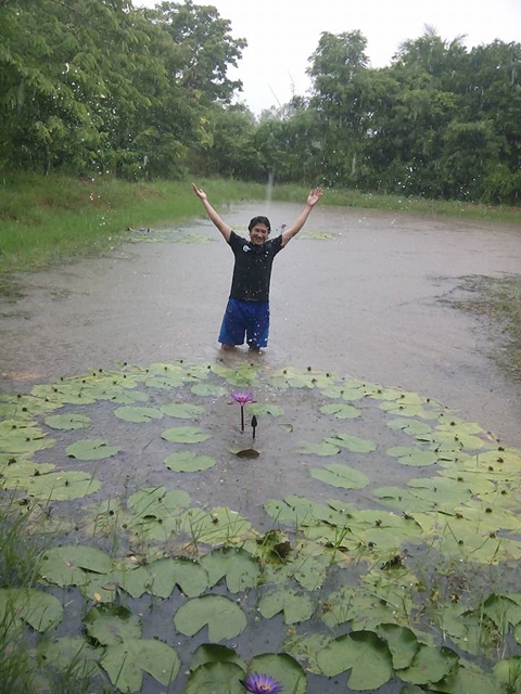 เชษฐ์ สไมล์บัฟฟาโล่ หันหลังให้วงการ ใช้ชีวิตชาวนา มุ่งหน้าสู่ความพอเพียง เชษฐ์ สไมล์บัฟฟาโล่ หันหลังให้วงการ ใช้ชีวิตชาวนา มุ่งหน้าสู่ความพอเพียง