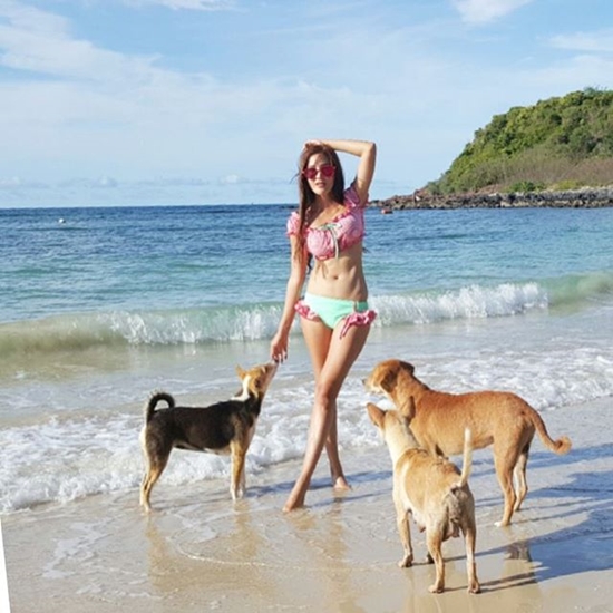 เปิ้ล ไอริณ เปิดบั้นท้ายเต็มตา เซ็กซี่ในชุดบิกินี่สะท้อนแสง น้ำลายไหล เปิ้ล ไอริณ เปิดบั้นท้ายเต็มตา เซ็กซี่ในชุดบิกินี่สะท้อนแสง น้ำลายไหล