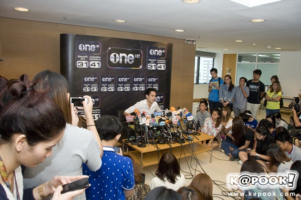 อาร์ เดอะสตาร์ แถลงข่าวขับรถชนสิบล้อ รับนอนน้อย ยันไม่ได้เมา อาร์ เดอะสตาร์ แถลงข่าวขับรถชนสิบล้อ รับนอนน้อย ยันไม่ได้เมา