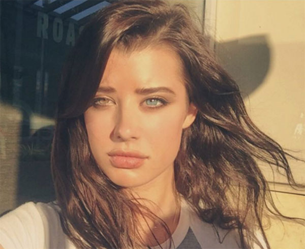 ยลโฉมนางฟ้าตาสองสี เน็ตไอดอลสาวที่ทำเอาหนุ่ม ๆ แทบคลั่ง ยลโฉมนางฟ้าตาสองสี เน็ตไอดอลสาวที่ทำเอาหนุ่ม ๆ แทบคลั่ง