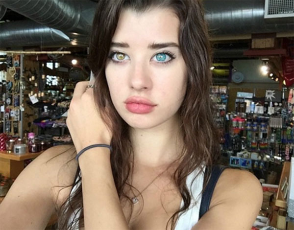 ยลโฉมนางฟ้าตาสองสี เน็ตไอดอลสาวที่ทำเอาหนุ่ม ๆ แทบคลั่ง ยลโฉมนางฟ้าตาสองสี เน็ตไอดอลสาวที่ทำเอาหนุ่ม ๆ แทบคลั่ง